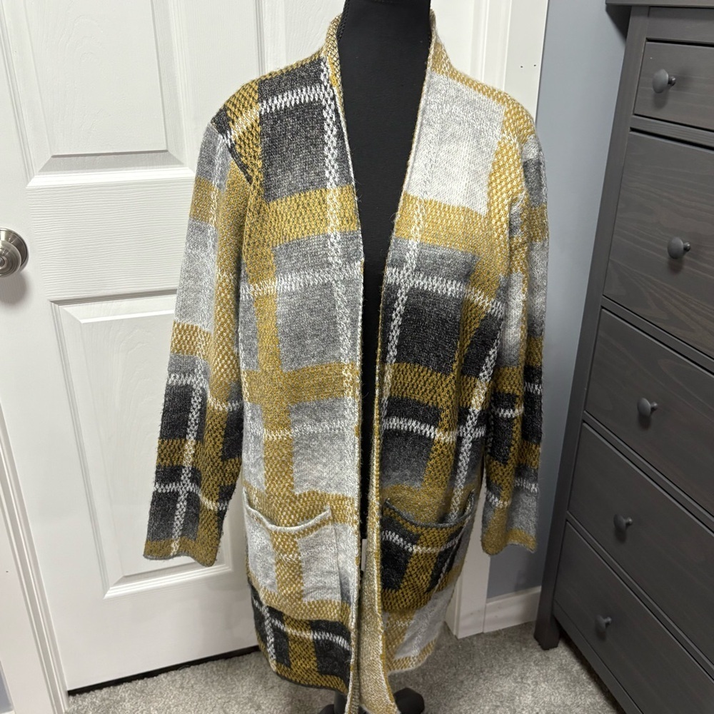 Frank Lyman Cardigan